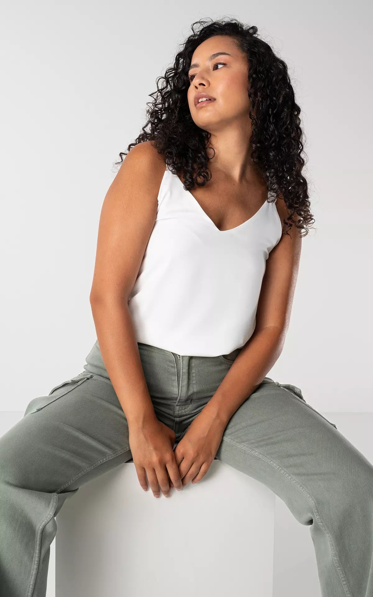 Top met V-Hals en Kantdetails | Laila