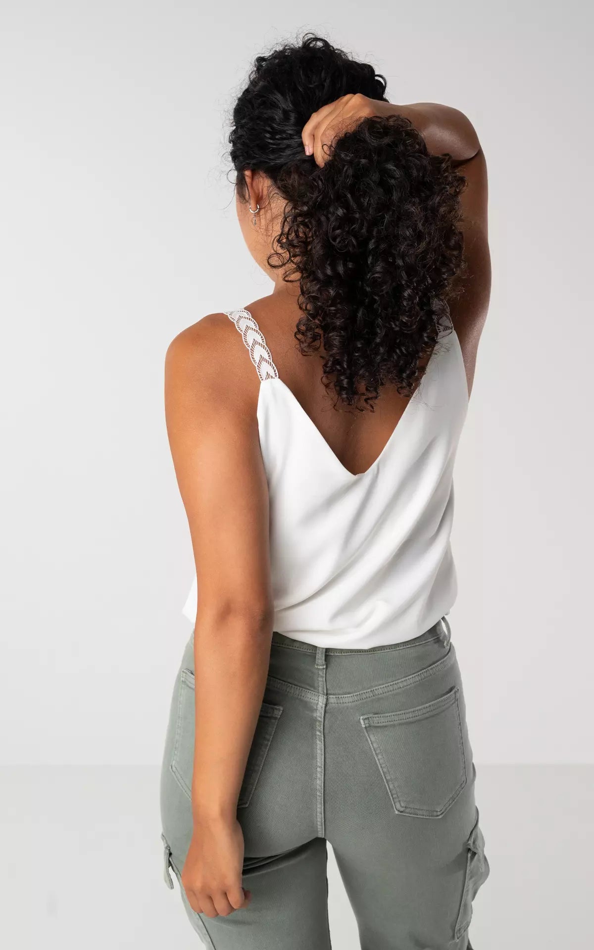 Top met V-Hals en Kantdetails | Laila