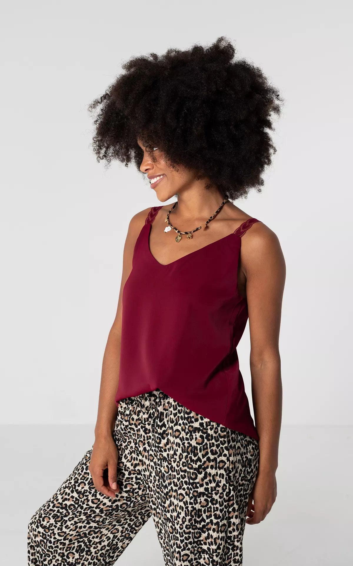 Top met V-Hals en Kantdetails | Laila