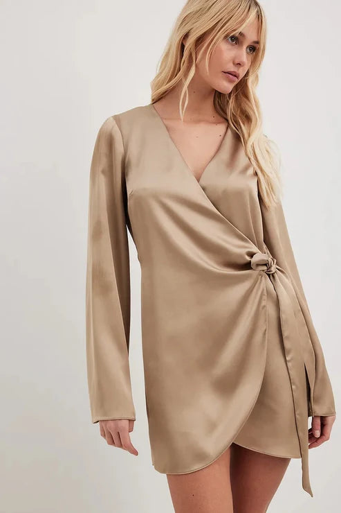 Satijnen Beige Jurk | Luxeira